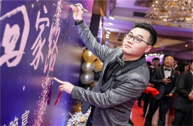 【高光“疫”事】勇敢逆行的特殊“网约车”——PG90后，用信念打通生命运输线